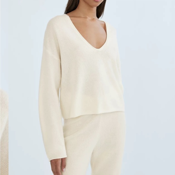 NWT Aritzia 100% Genre Cashmere Sweater - Picture 3 of 8